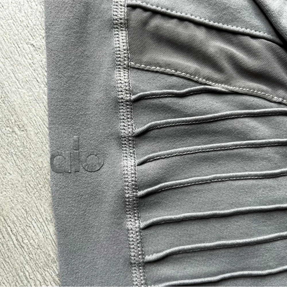 ALO Yoga Moto Leggings Small Gray High Rise Full Length Biker Yoga Athleisure